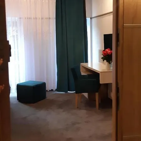 מלון & Restauracja Glass