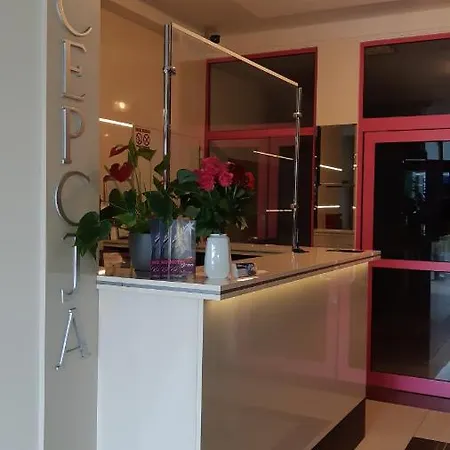& Restauracja Glass 2* Radom