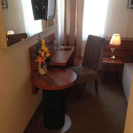 מלון & Restauracja Glass ראדום