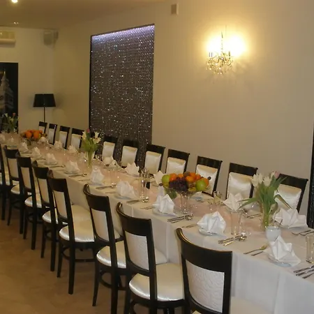 מלון & Restauracja Glass