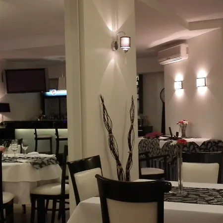 מלון & Restauracja Glass 2*