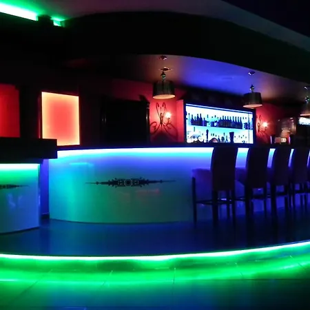 & Restauracja Glass ראדום