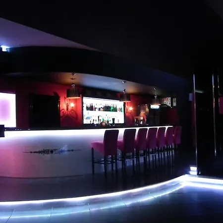 מלון & Restauracja Glass 2*