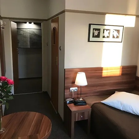 & Restauracja Glass מלון