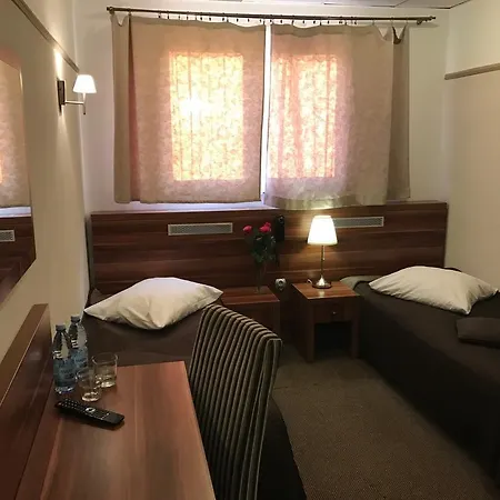 & Restauracja Glass מלון