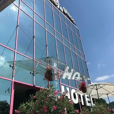 & Restauracja Glass 2* Радом
